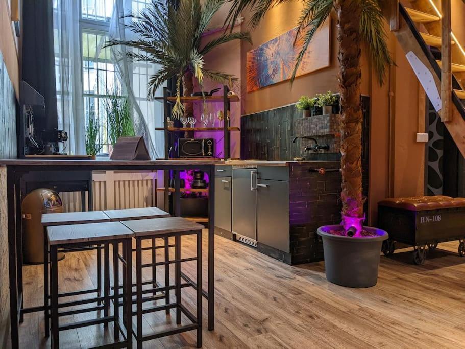 Einzigartige Ferienwohnung Bunt Wie Берлин Екстериор снимка