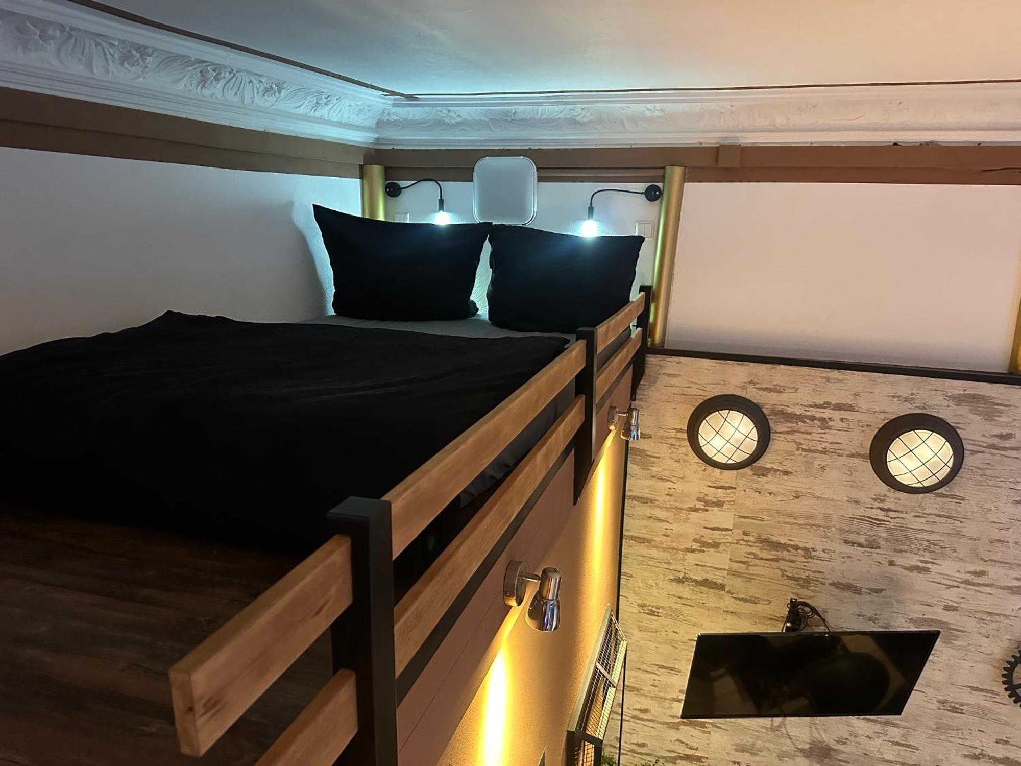 Einzigartige Ferienwohnung Bunt Wie Берлин Екстериор снимка